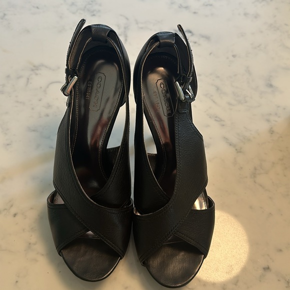 Coach Adelle Leather Crossover Strap Heel. - Picture 4 of 7